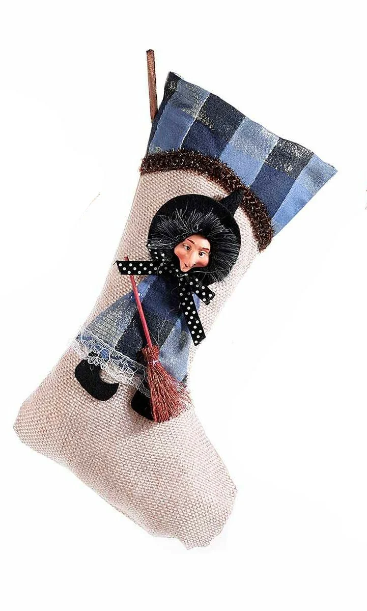 Calza befana, blu scuro in stoffa con decoro Befana in resina in rilievo, da appendere Calza befana, blu scuro in stoffa con decoro Befana in resina in rilievo, da appendere